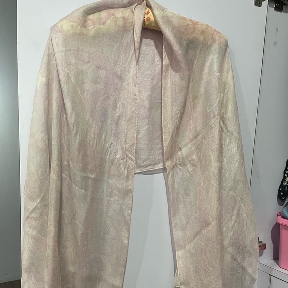 Roberta De Camerino silk stole. Baby pink with fine design. - Picture 2 of 7